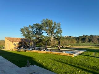 Superbe Mas Provençal rénové avec piscine, billard et climatisation à Paradou - Paradou - 6