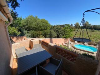 Maison de vacances vue sur les vignes, piscine, trampoline, ping pong et pétanque - Cogolin - 2