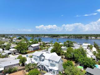 BeachLife Unit AB Getaway Sleeps 22 - Panama City Beach - 8