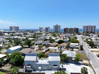 BeachLife Unit ABC Getaway Sleeps 34 - Panama City Beach - 9