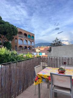 Alojamiento con encanto en planta superior ideal para trabajo y escapadas familiares en Montserrat - Esparreguera - 0