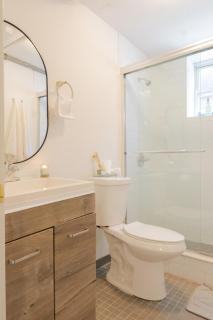 Cozy 1BR Apt Free Garage Parking Near NYC - Jersey City - 3