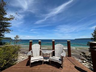 Beeshore Lakehouse Waterfront Bliss & Comfort - Lion's Head - 0
