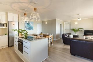 Martinique at Beachfront Apartment in Shakas Rock - 4