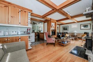 Beeshore Lakehouse Waterfront Bliss & Comfort - Lion's Head - 4