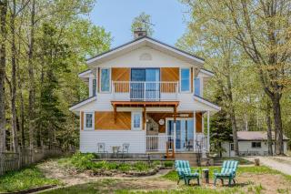 Beeshore Lakehouse Waterfront Bliss & Comfort - Lion's Head - 8