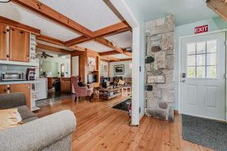 Beeshore Lakehouse Waterfront Bliss and Comfort - 5