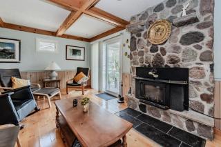 Beeshore Lakehouse Waterfront Bliss & Comfort - Lion's Head - 3