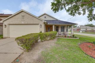 Modern + Spacious: Family Home w/ Yard in Houston! - 8
