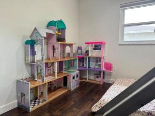 Family Fun 3-bedroom house with gym, games, toys, outdoor hangout and coffee - 7