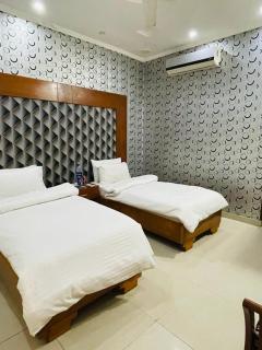 The Lodge Inn - Karachi - 5