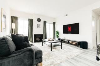 Spacious 2BD Hollywood Apartment - Los Angeles - 7