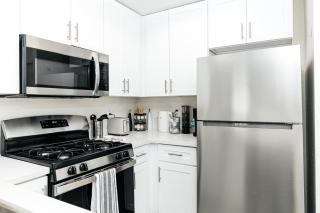 Spacious 2BD Hollywood Apartment - Los Angeles - 1