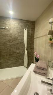 Spacious 3-bedroom apartment near Spinola by Gen X - 1