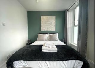 Lavish Lounge - Swansea - 1
