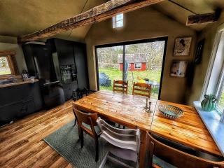 Schwarzes Haus - Deignhaus mit Terrasse & Kamin - Gullabo - 2