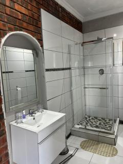 Nethezeka guest house - Empangeni - 1