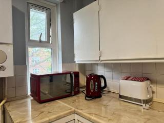 Bright & spacious room with balcony access - - 5