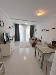 Two- story apartment near the sea 5 minutes - 8