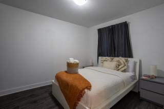 Amazing 4 Bedroom Unit in Downtown - Montréal - 3