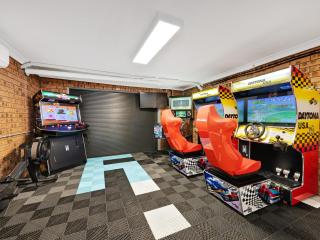 Skyes Beach House - 2 Spas, Sauna, Arcade Games - Malua Bay - 8