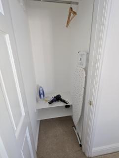 Fantastic 3-Bedroom House in Crawley - 10 mins from Gatwick - 3