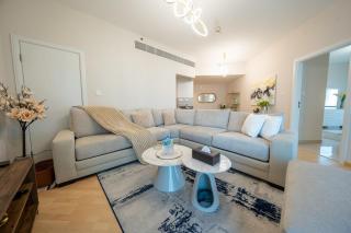 Homes & Beyond l 2BR in the Heart of Dubai Marina - 9