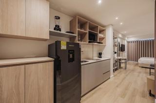 Moderno apartaestudio con balcón en Laureles - Medellín - 5