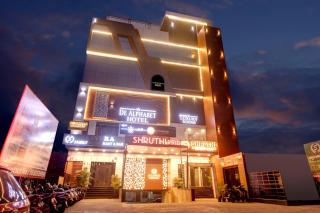 Super Townhouse OAK De Alphabet Hotel Bolarum - 0