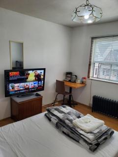 Toronto Little Italy Guest House - 5