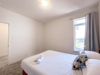 Executive 4BR Home with Loft and Bsmnt - Ottawa - 5