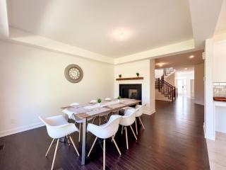 Executive 4BR Home with Loft and Bsmnt - Ottawa - 3