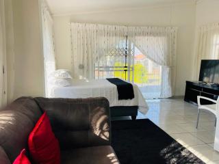 Kwa Mmaloapi Guest House - Rustenburg - 0