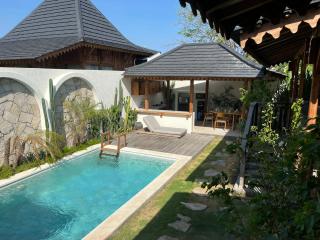 Near airport 3br villa w pool - Kuta - 9