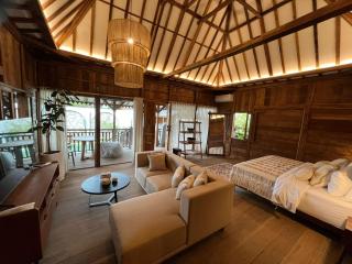 Near airport 3br villa w pool - Kuta - 1