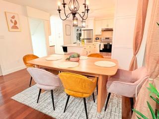 Modern 8 Bedroom Entire Home w Backyard BBQ deck - Moncton - 6