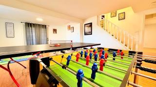 Modern 8 Bedroom Entire Home w Backyard BBQ deck - Moncton - 3
