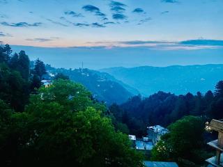 Shugufta Hotel inn - Murree - 8