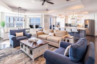 Beachfront House Dog Friendly Close to Downtown - Galveston - 0