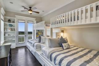 Beachfront House Dog Friendly Close to Downtown - Galveston - 9