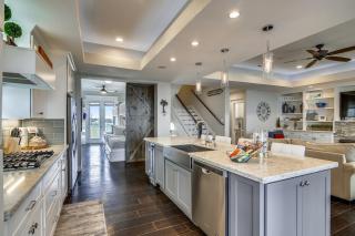 Beachfront House Dog Friendly Close to Downtown - Galveston - 7