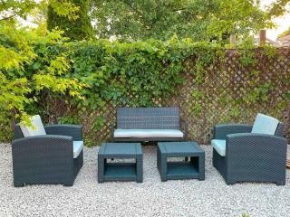 Modern Niagara studio - 8