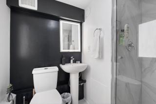 Modern Niagara studio - 4