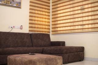 New Stylish 1 Bedroom Adjiringanor - 2