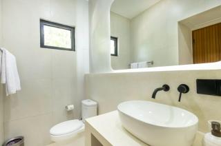 Modern 1BR with Spacious Living Room - 3