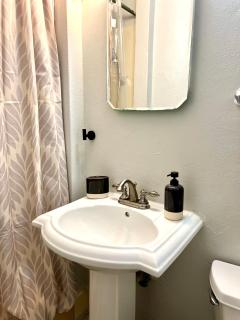 The Artist's Cottage - 4