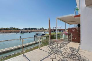 Riverfront Family Home in Mildura - Mildura - 1