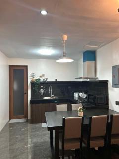 Modern 2nd Floor Studio Unit - 4