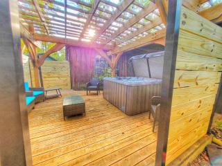 5BR Family Lodge in Gatlinburg with Hot Tub - Gatlinburg - 0