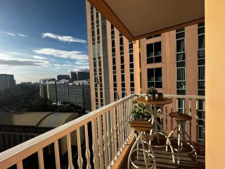 Premium 1BR suite Modern Filipino at BGC w balcony - Manila - 7